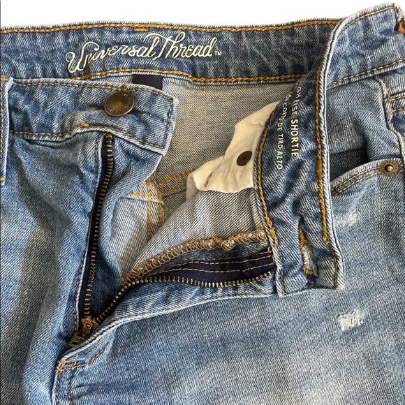 Universal Thread Distresses mid rise jean shorts size 7/28r - Picture 8 of 8